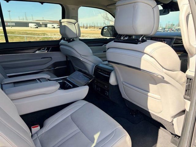 Used 2022 Jeep Grand Wagoneer Series I image 40