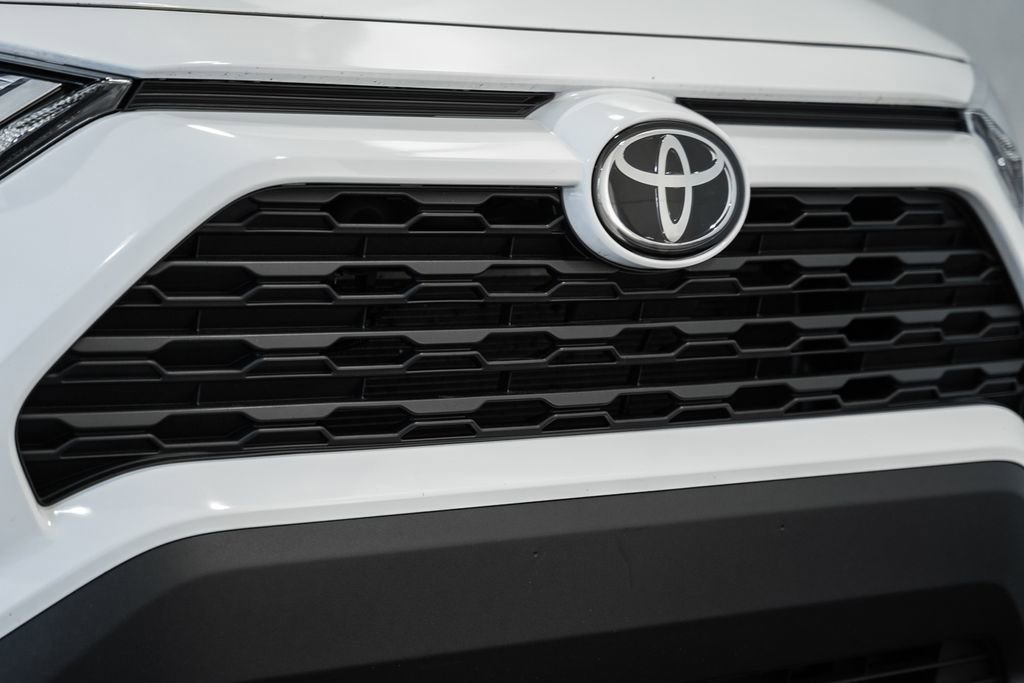 Used 2025 Toyota RAV4 XLE image 9