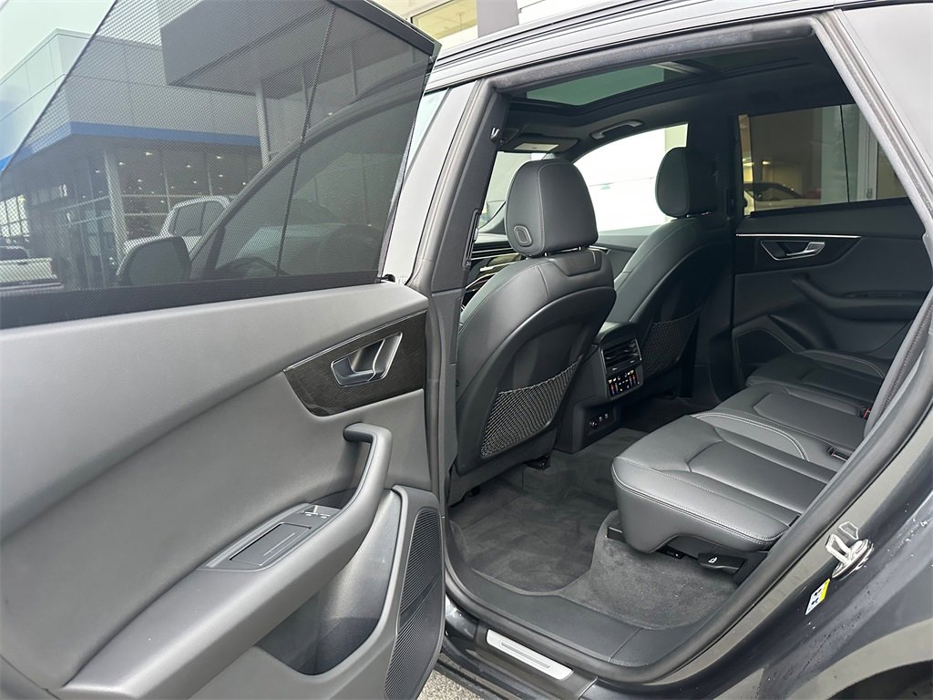 Used 2021 Audi Q8 Prestige w/ Prestige Package image 16