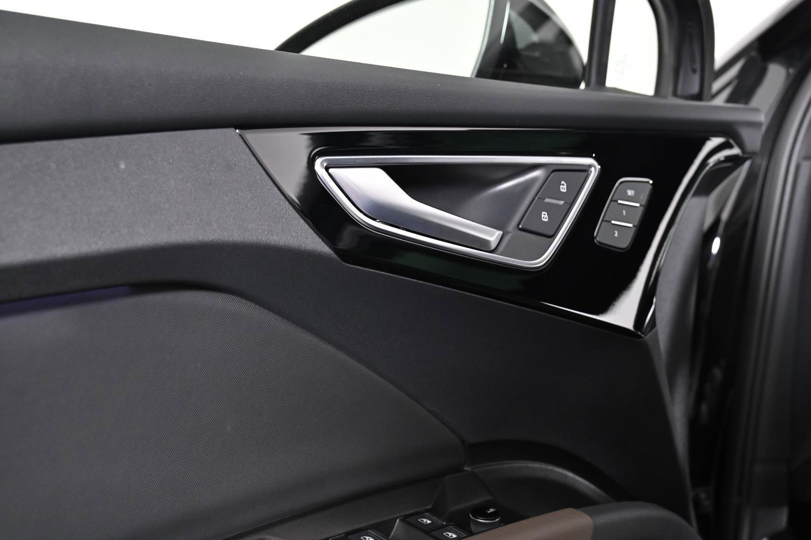 Used 2025 Audi Q4 e-tron Premium Plus w/ Premium Plus image 31