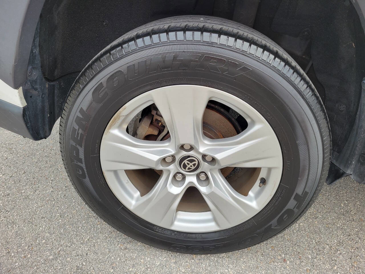 Used 2021 Toyota RAV4 XLE FWD image 14