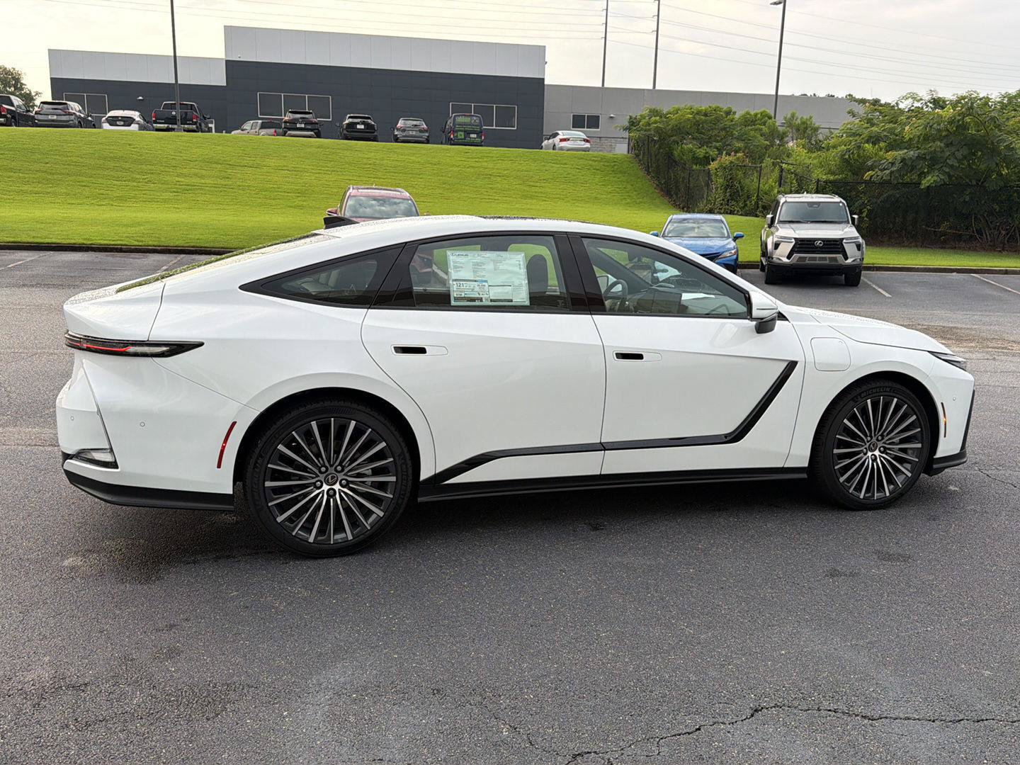 New 2026 Lexus ES 350e w/ Accessory Package (Z2) FWD image 7