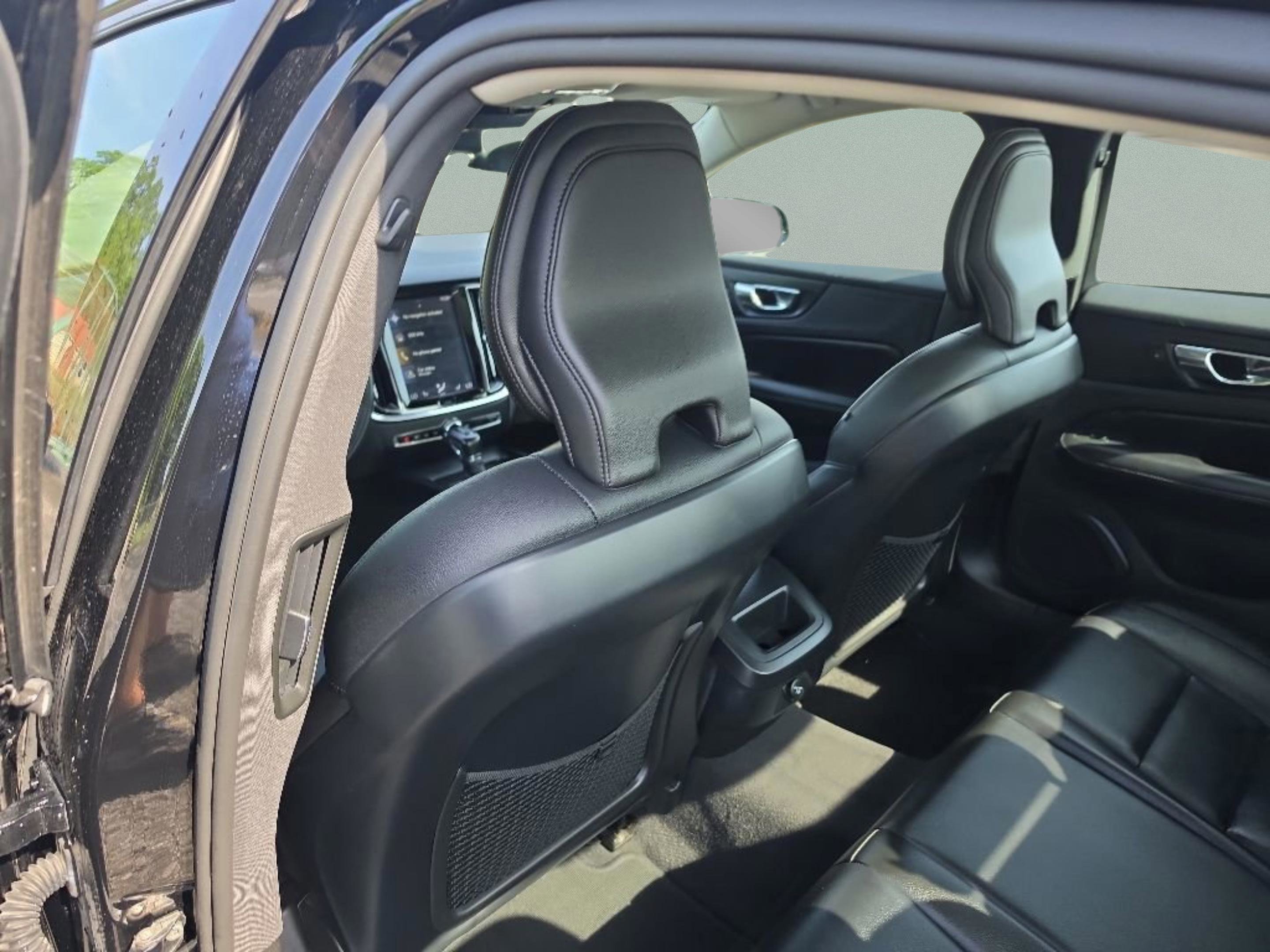 Used 2020 Volvo S60 T5 Momentum FWD image 23