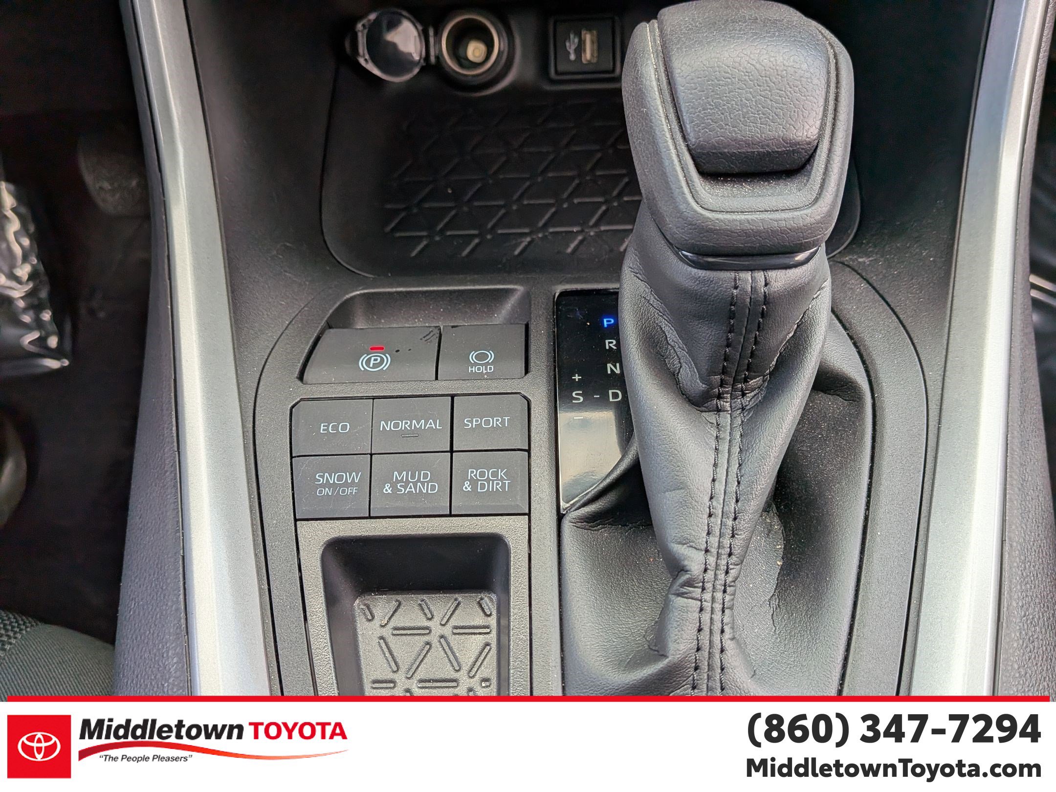 Certified 2025 Toyota RAV4 LE image 27