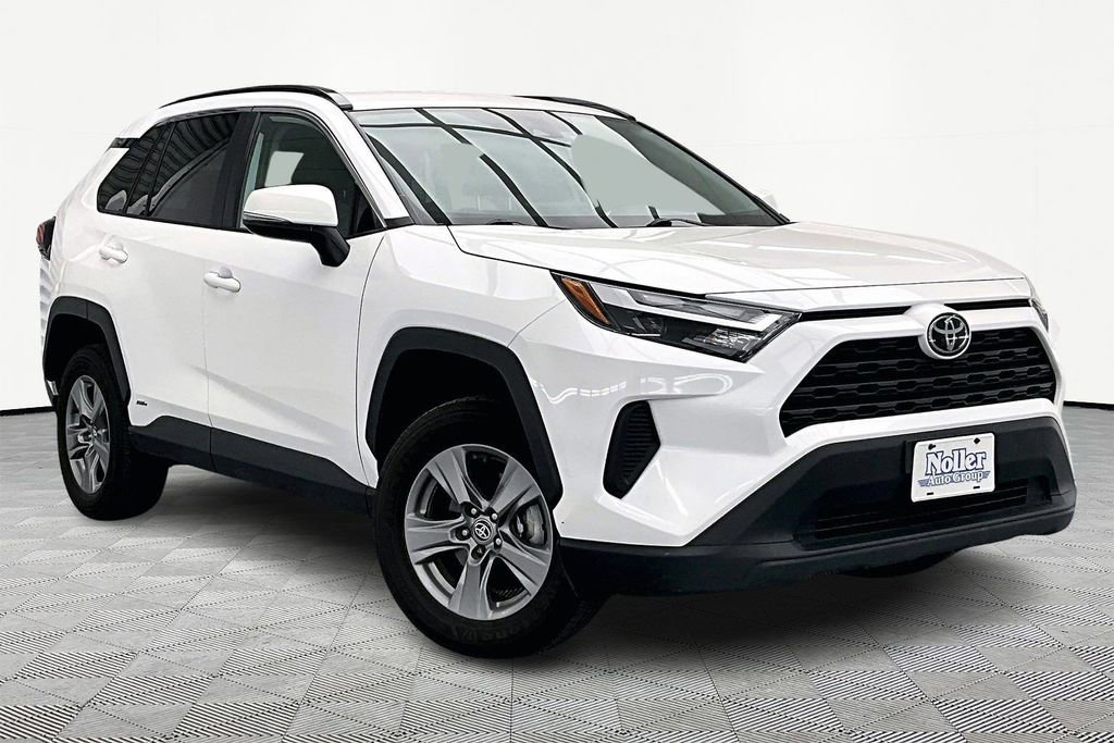 Used 2025 Toyota RAV4 XLE image 12