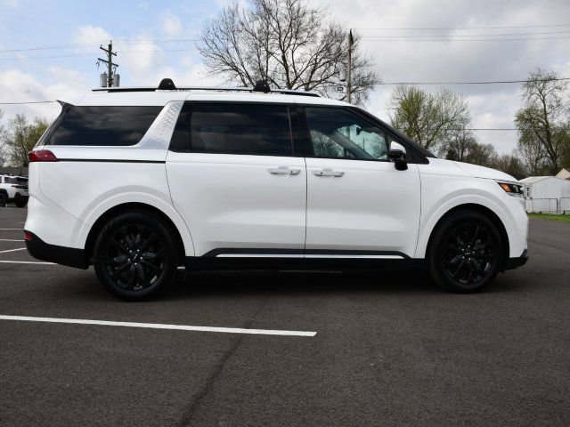 Used 2024 Kia Carnival SX Prestige image 8