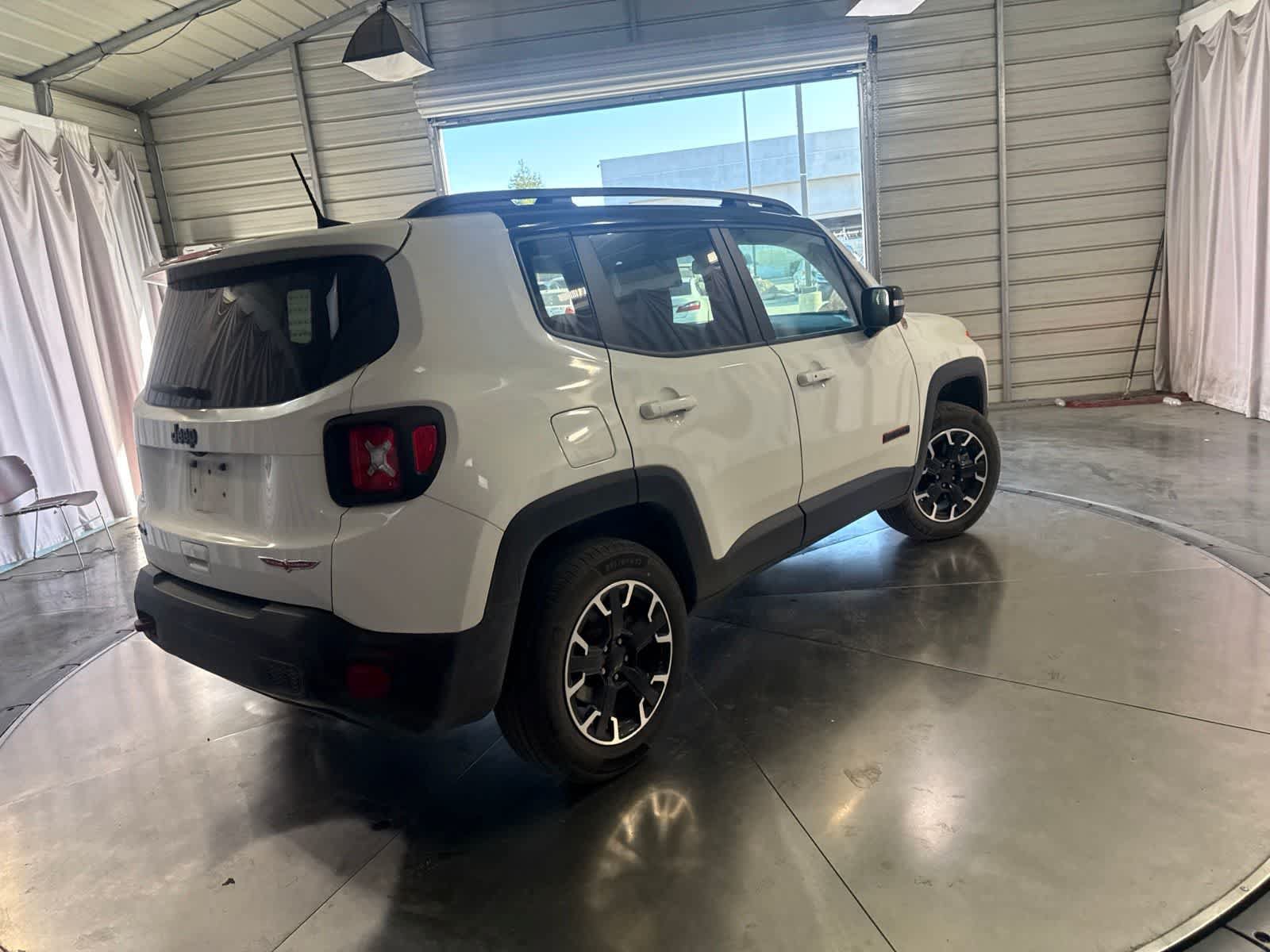 Used 2023 Jeep Renegade Trailhawk AWD/4WD image 5