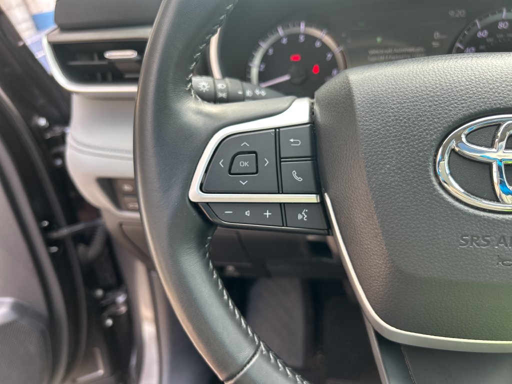 Used 2024 Toyota Highlander XLE FWD image 23