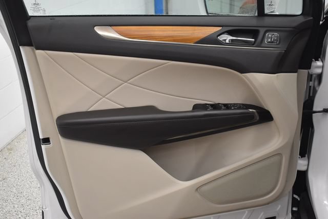 Used 2019 Lincoln MKC Select w/ Select Plus Package AWD/4WD image 20