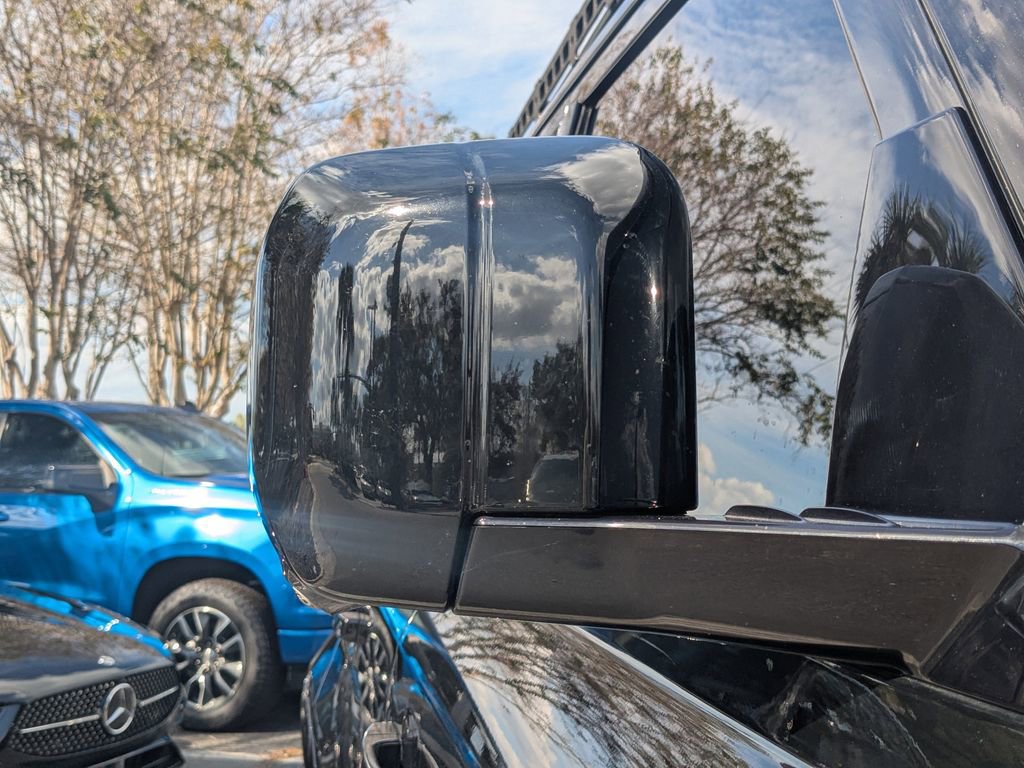 Used 2023 Land Rover Defender 110 X-Dynamic SE image 22