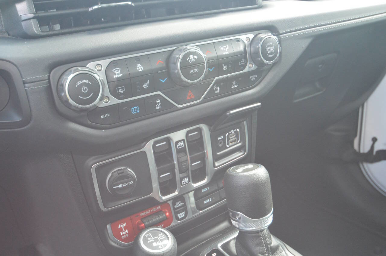 Used 2025 Kia Soul LX image 9