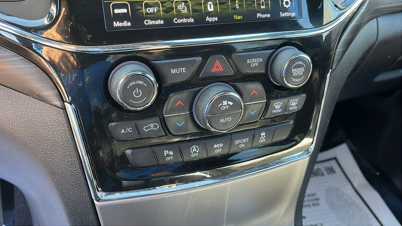 Used 2021 Jeep Grand Cherokee Laredo X AWD/4WD image 20