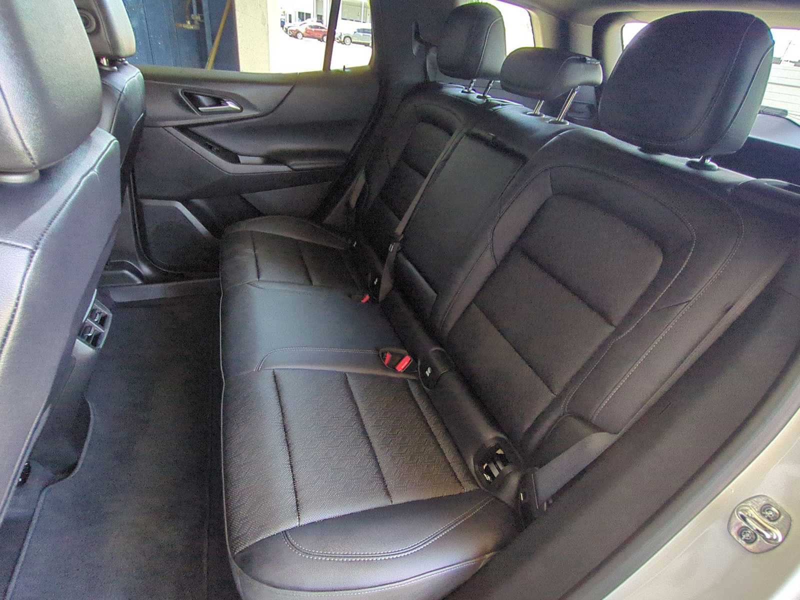 Used 2025 Chevrolet Equinox LT w/ Convenience Package II FWD image 24