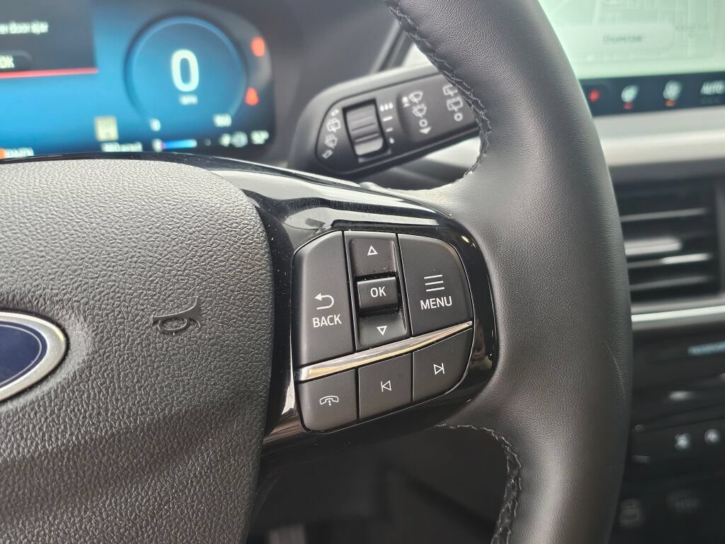 Certified 2025 Ford Escape Platinum AWD/4WD image 24