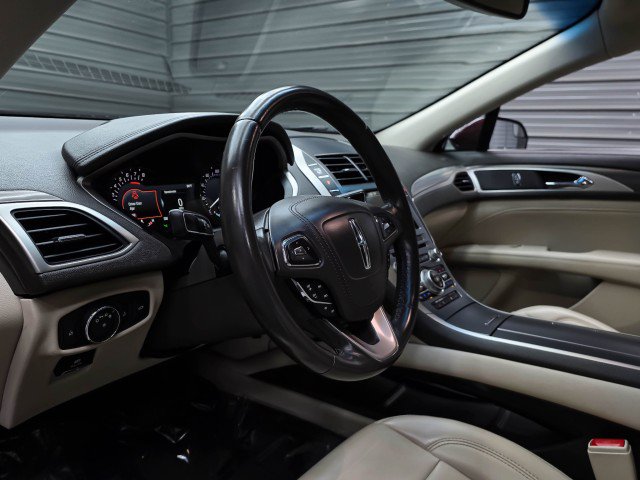 Used 2018 Lincoln MKZ Premiere FWD image 11