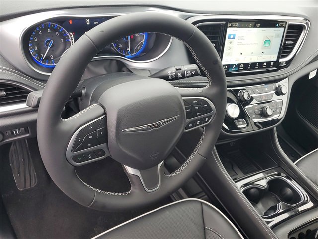 New 2026 Chrysler Pacifica Limited w/ Trailer Tow Group image 19