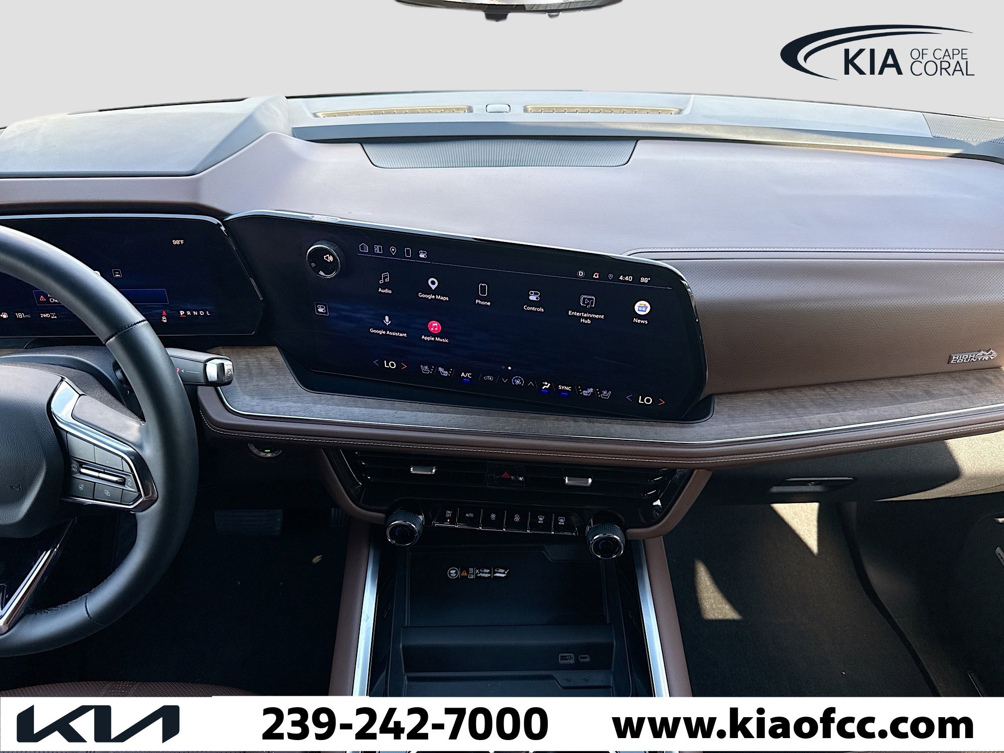 Used 2025 Chevrolet Suburban High Country image 18