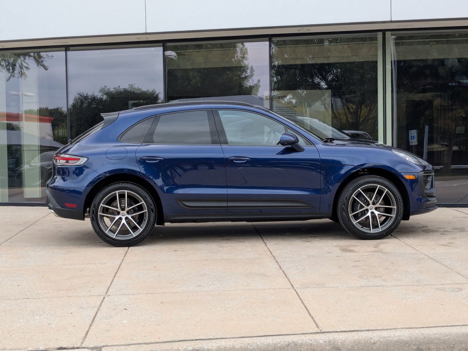 Certified 2026 Porsche Macan AWD/4WD image 8