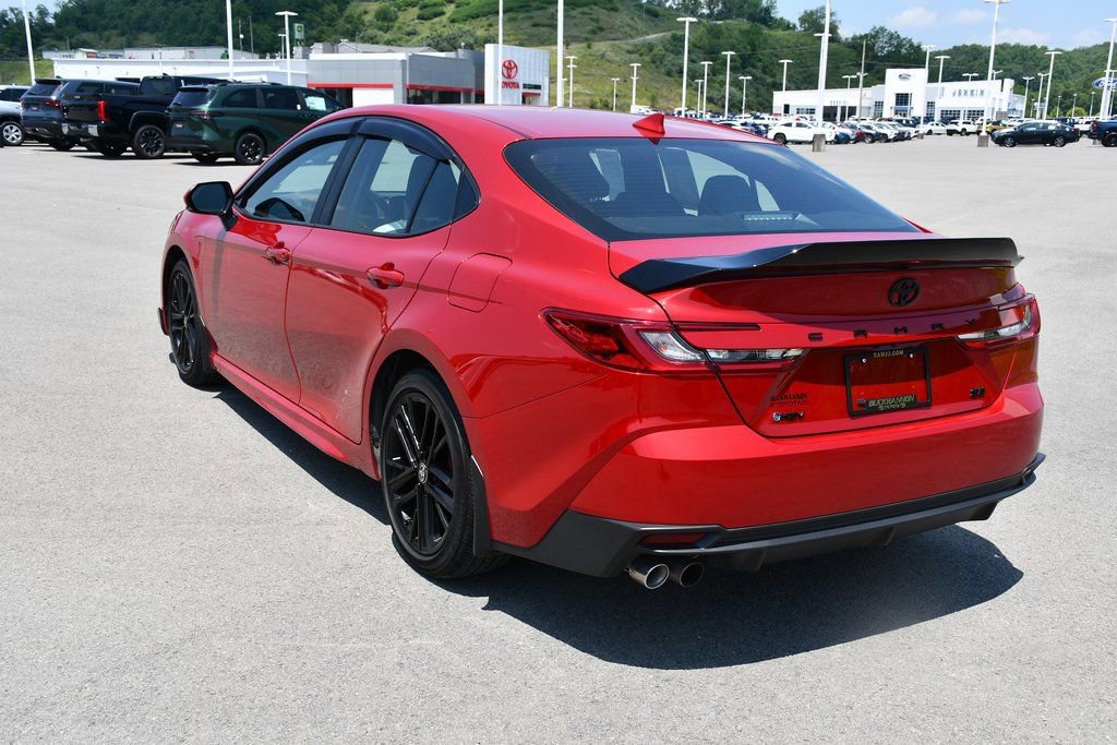 Used 2025 Toyota Camry SE image 5