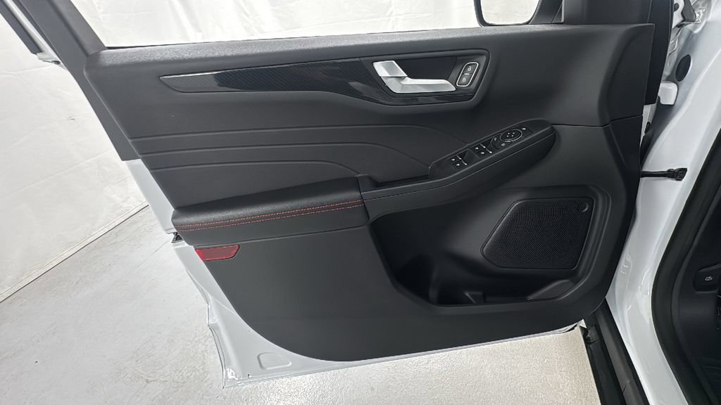 Used 2023 Ford Escape ST-Line image 19