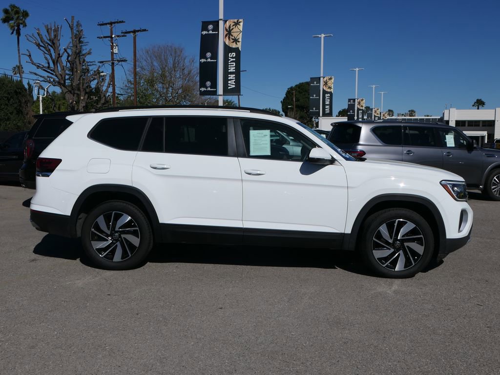 Used 2025 Volkswagen Atlas SE image 3