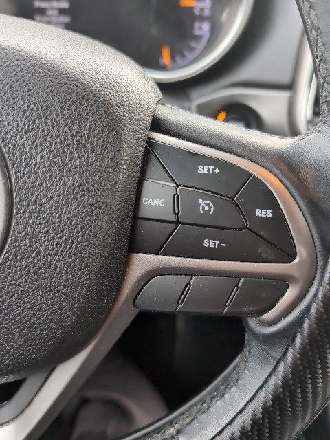 Used 2018 Jeep Grand Cherokee Laredo image 15