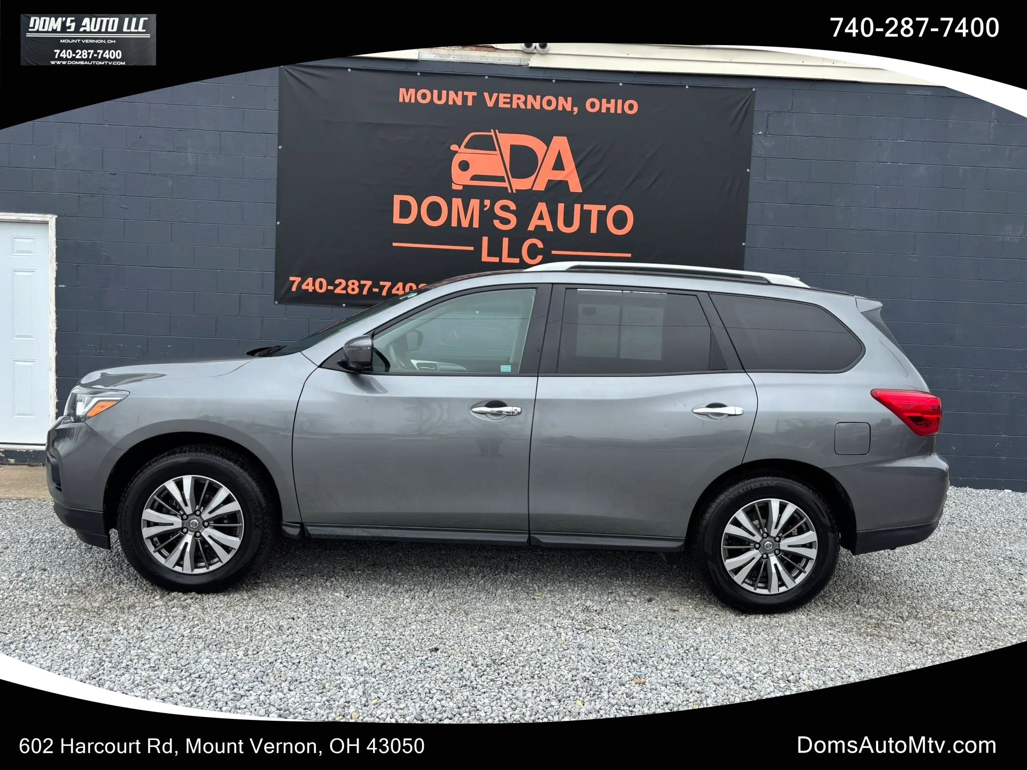 Used 2020 Nissan Pathfinder SL image 1