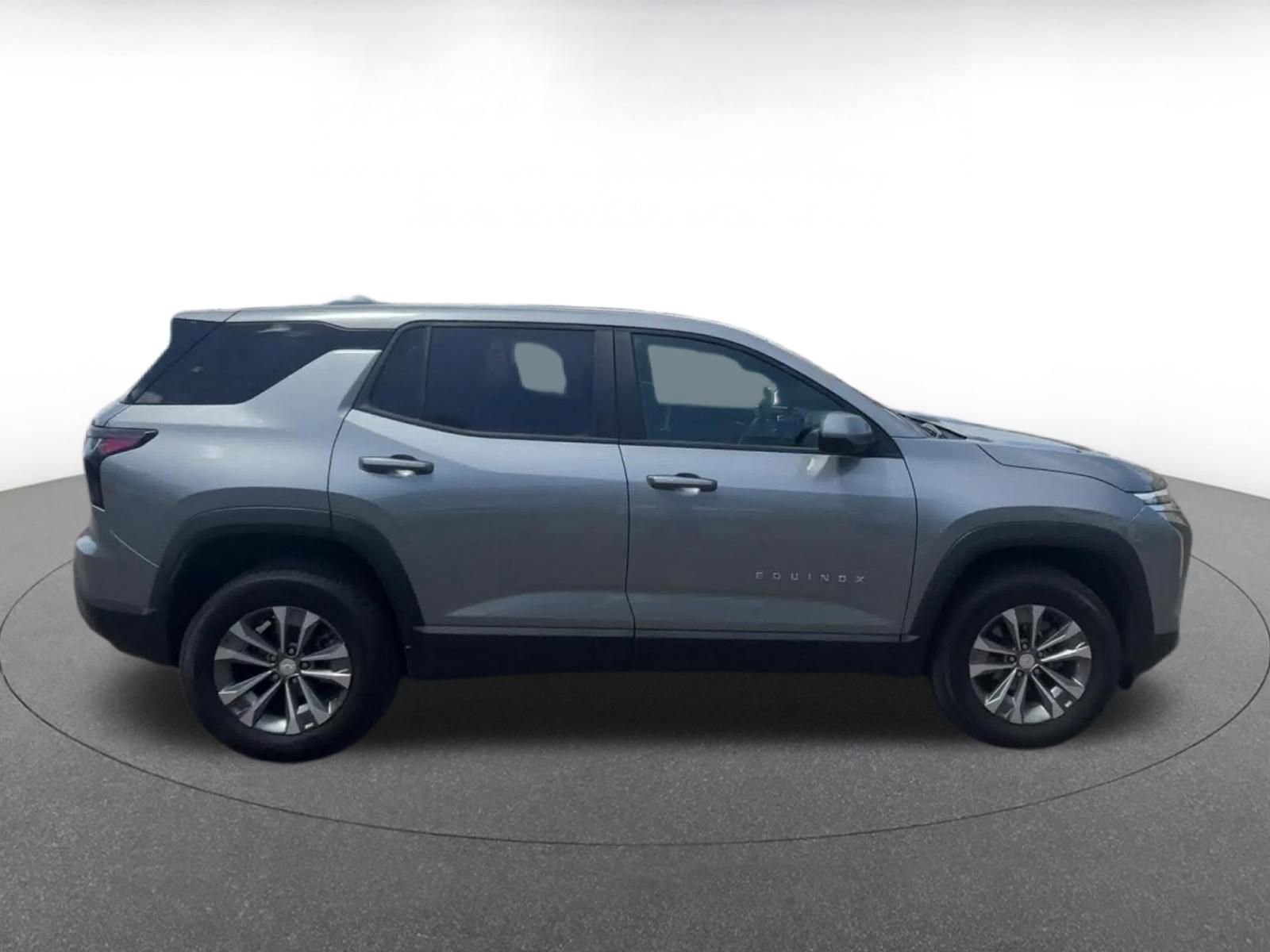 Used 2025 Chevrolet Equinox LT AWD/4WD image 16