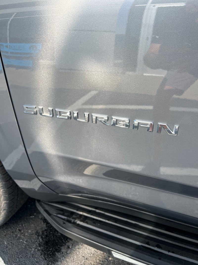 Used 2021 Chevrolet Suburban Premier w/ Premium Package AWD/4WD image 23