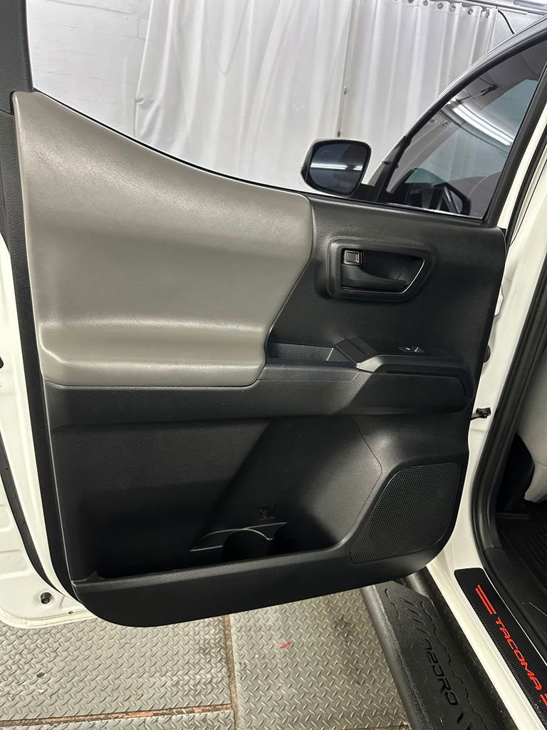 Used 2018 Toyota Tacoma SR w/ SR Convenience Package image 22
