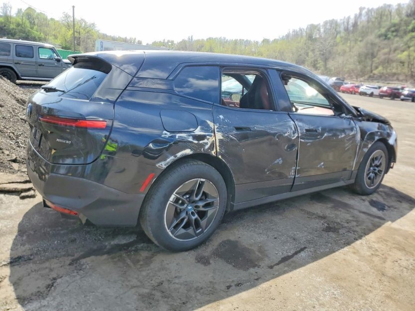 Used 2024 BMW iX xDrive50 w/ Premium Package AWD/4WD image 4