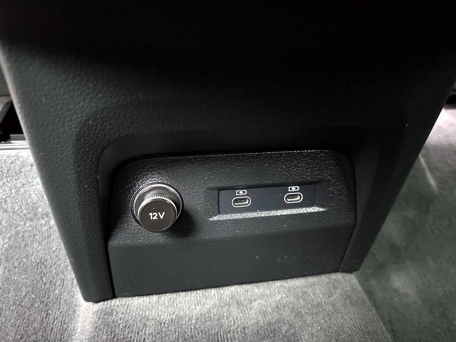 Used 2022 Audi e-tron Premium Plus image 32