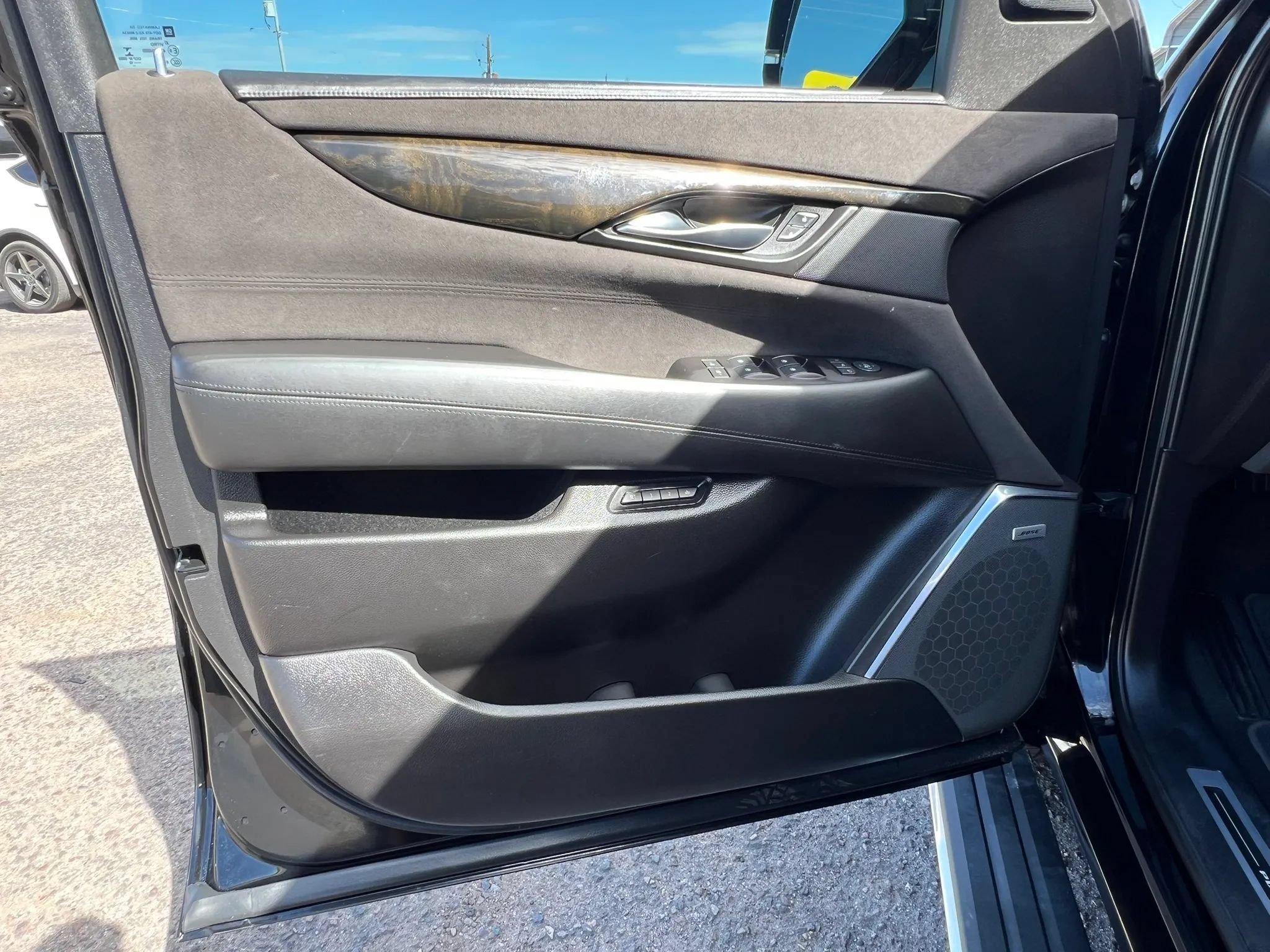 Used 2016 Cadillac Escalade Platinum AWD/4WD image 12
