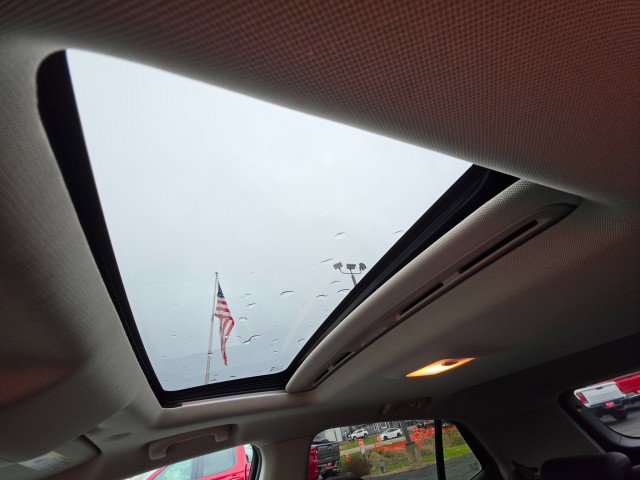 Used 2019 Buick Encore Essence w/ Experience Buick Package image 28