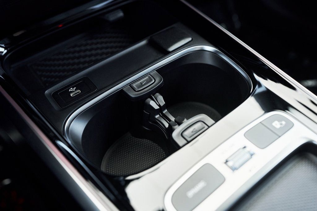 Used 2025 Mercedes-Benz GLB 250 4MATIC w/ Exclusive Package image 48