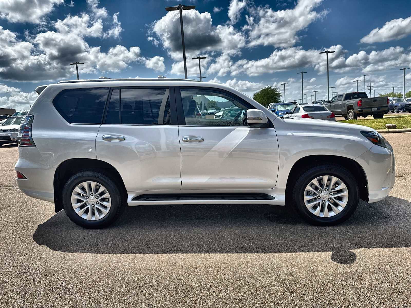 Used 2023 Lexus GX 460 Premium w/ Premium Package image 10