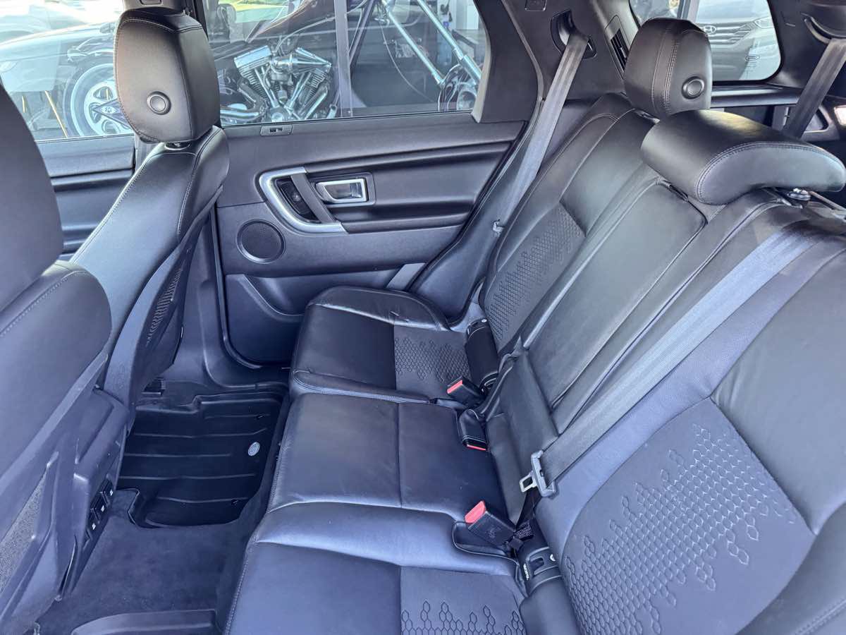 Used 2018 Land Rover Discovery Sport SE AWD/4WD image 30