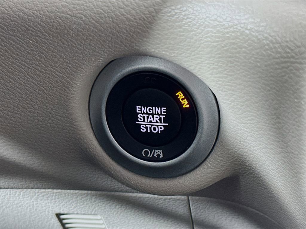 Certified 2024 Chrysler Pacifica Touring-L image 22