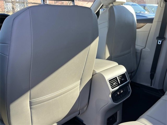 Used 2024 Volkswagen Atlas SE image 19