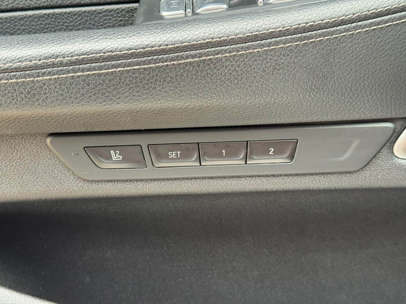 Used 2022 BMW 740i w/ M Sport Package RWD image 19
