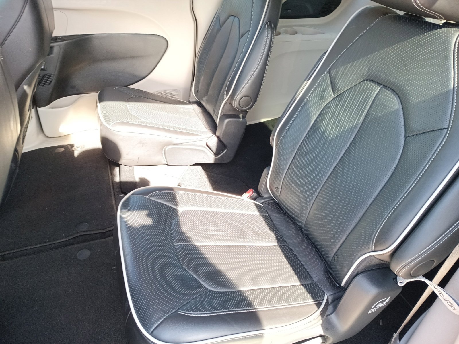 Certified 2024 Chrysler Pacifica Limited image 21