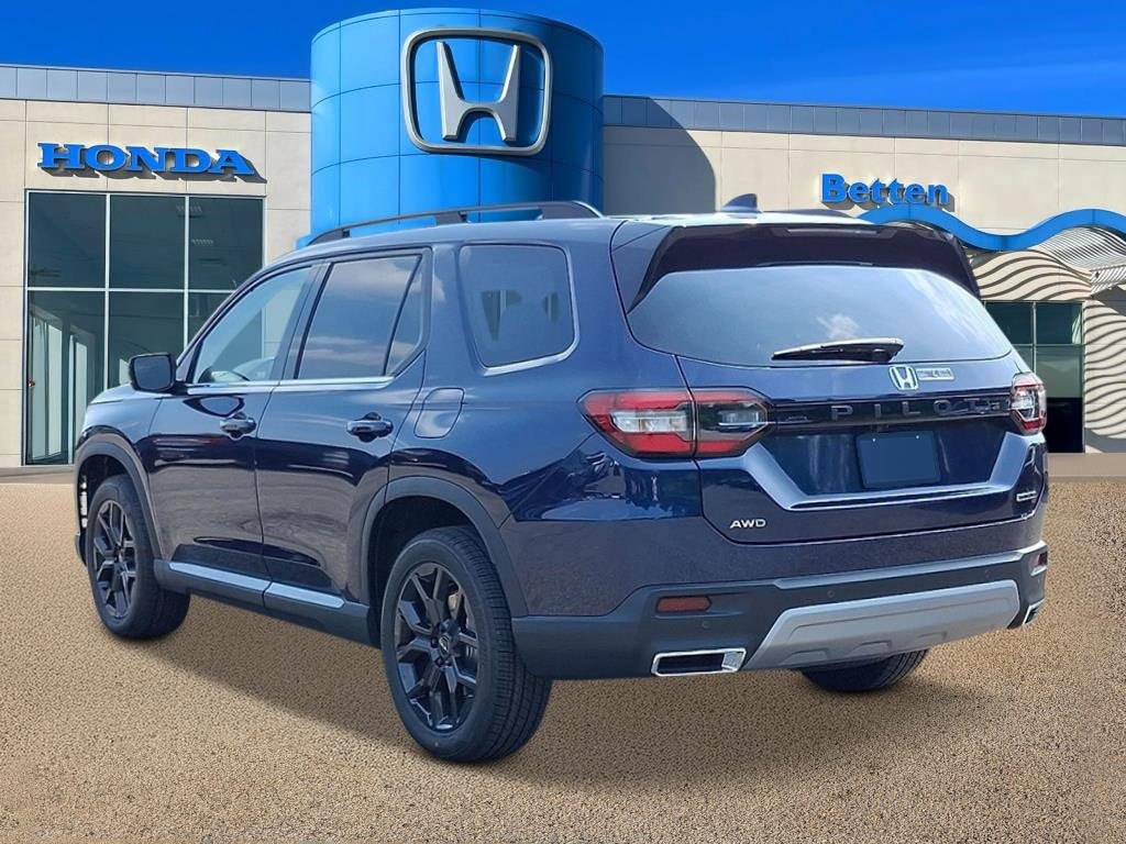 New 2025 Honda Pilot Touring image 2