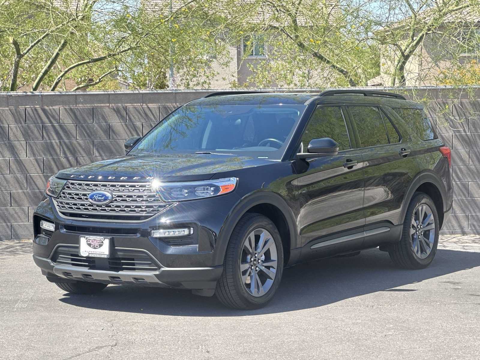 Used 2023 Ford Explorer XLT w/ Equipment Group 202A RWD image 4
