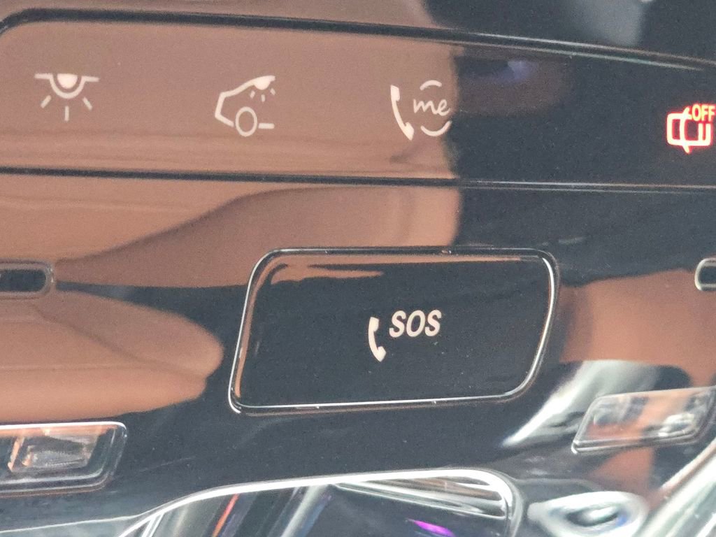 Used 2025 Mercedes-Benz GLC 300 4MATIC image 9