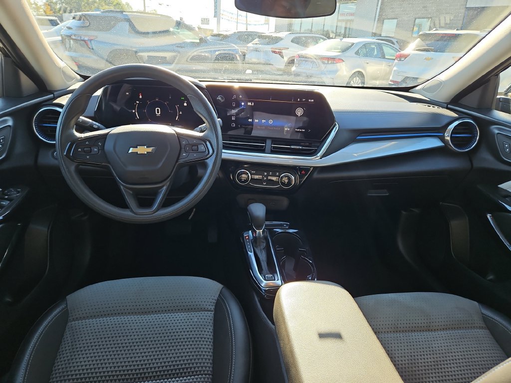 Used 2024 Chevrolet Trax LT FWD image 12