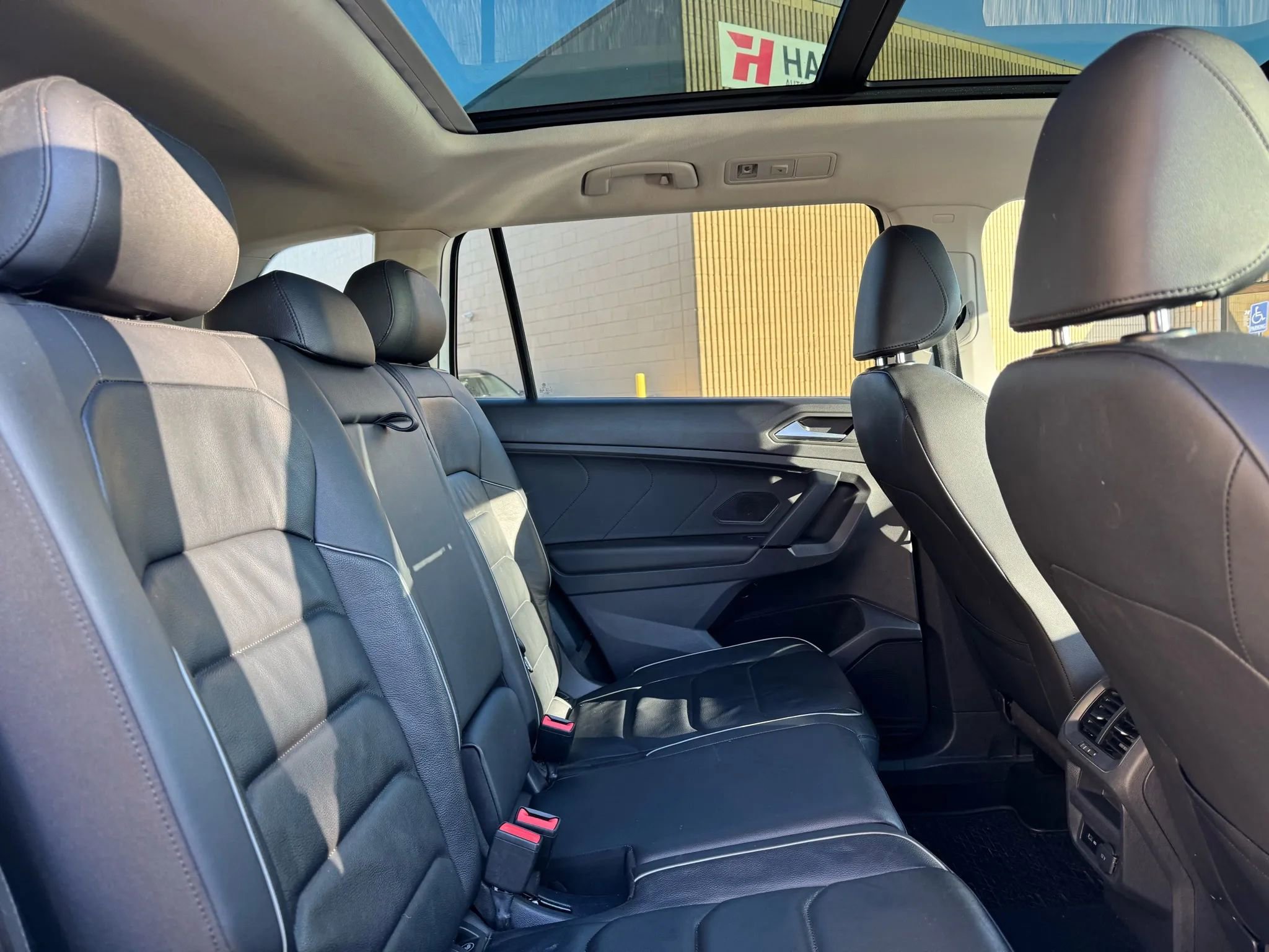 Used 2019 Volkswagen Tiguan SEL Premium w/ 3rd Row Seat Package image 32