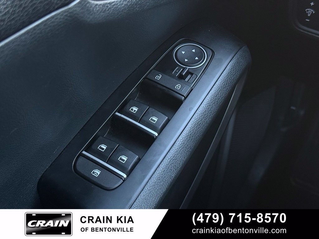 Certified 2025 Kia Soul LX w/ LX Technology Package FWD image 10
