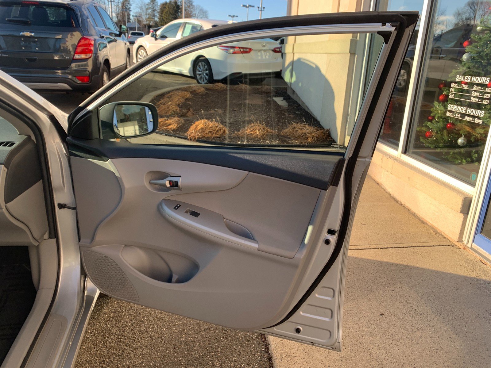 Used 2013 Toyota Corolla LE image 28