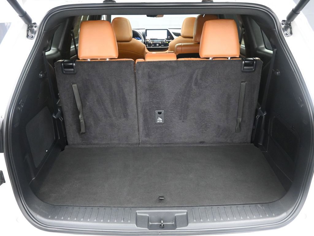 Used 2024 Toyota Highlander Platinum FWD image 24