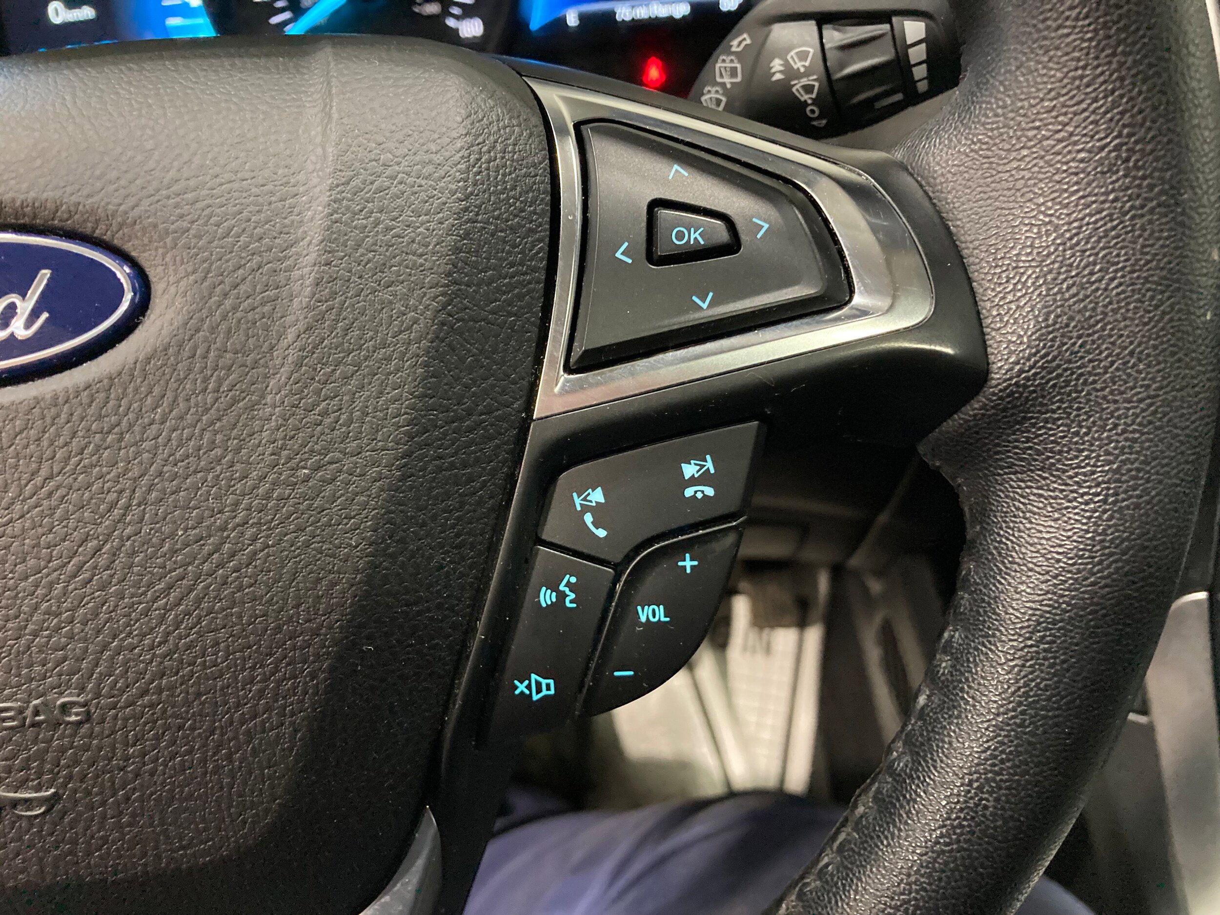 Used 2022 Ford Edge SEL w/ Convenience Package AWD/4WD image 10